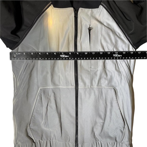 Lululemon Bright Reflective 3M Silver Black Bomber Jacket Zip Size 4 - Picture 6 of 9